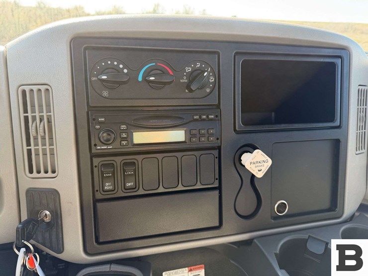 2008-international-durastar-4300-image-57