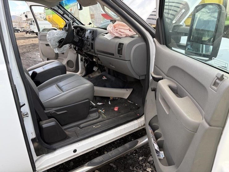 2013-chevrolet-2500-image-10