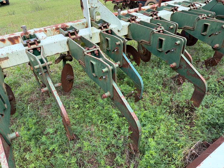 #518-•-#518-•-kmc-subsoiler---13-shank-image-8