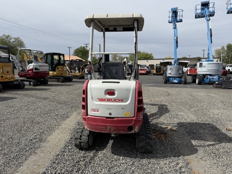 2017-takeuchi-tb216-image-5