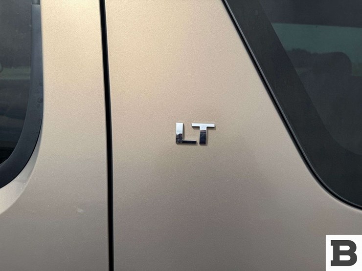 2007-chevrolet-suburban-1500-image-12