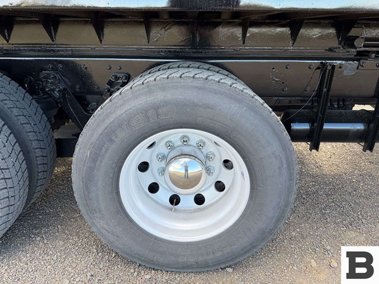 2017-kenworth-t880-image-31