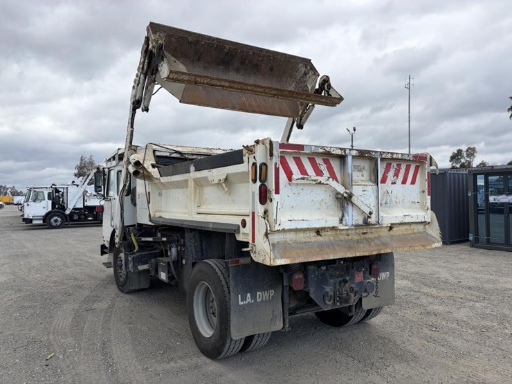 2011-autocar-xpeditor-image-4