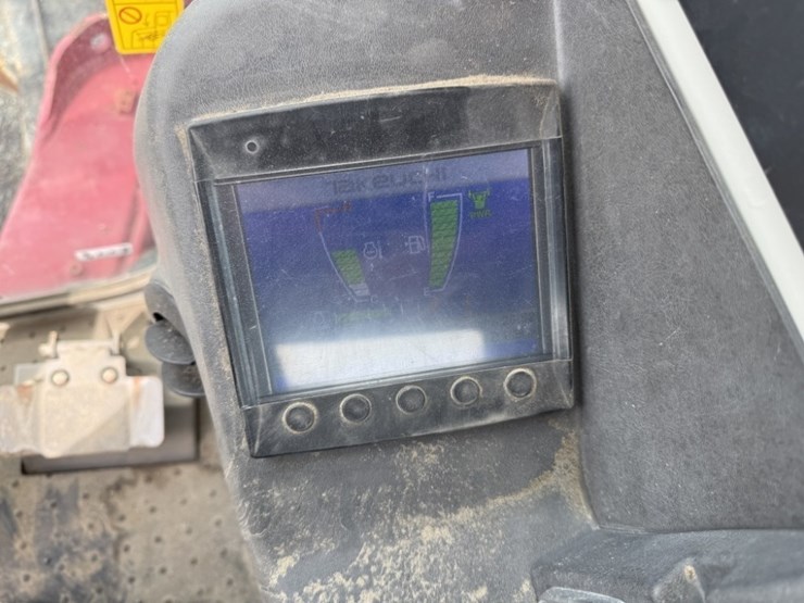 2016-takeuchi-tb280fr-image-47