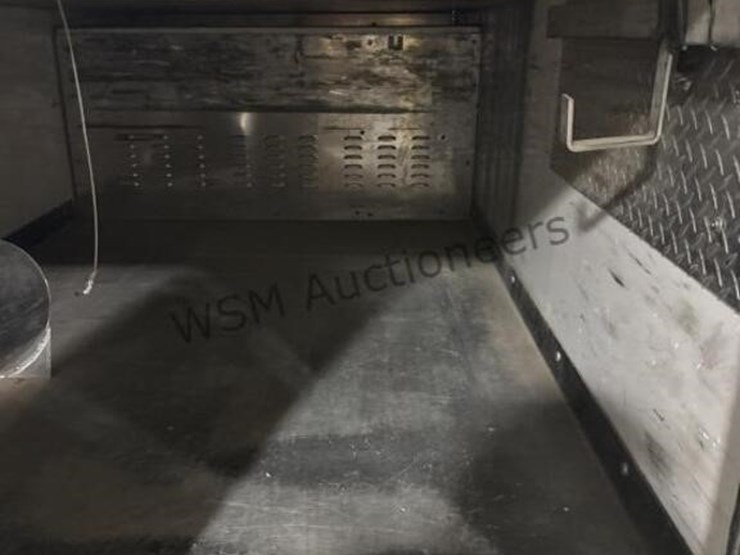 2015-chevrolet-silverado-3500hd-image-12