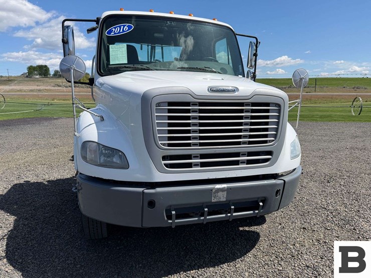 2016-freightliner-m2-bobtail-tractor-truck-image-8