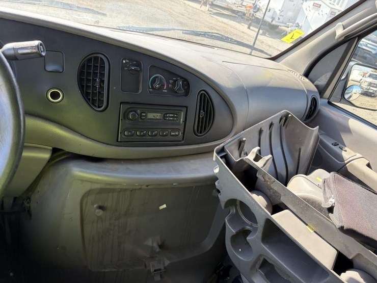 2002-ford-e350-image-17