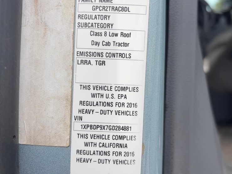 2015-peterbilt-579-image-19