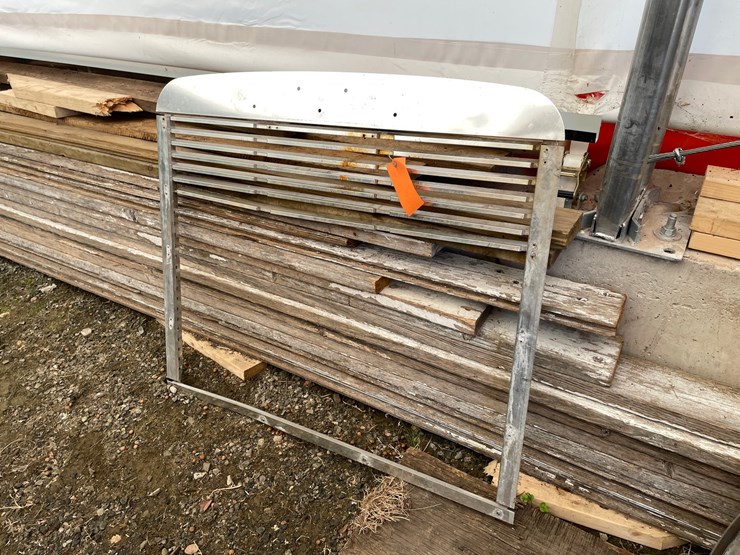 #10386-•-freightliner-grill-surround-image-1
