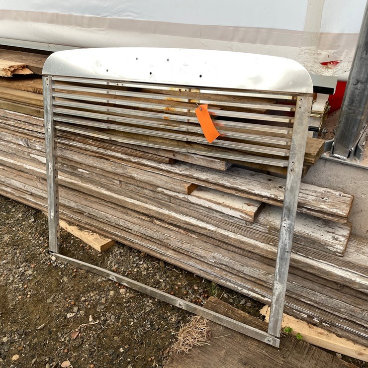 #10386 • Freightliner Grill Surround