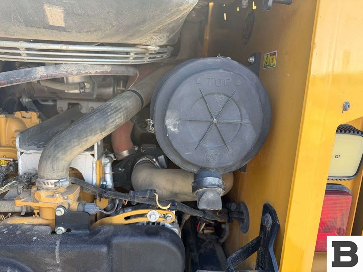 2017-caterpillar-299d2-image-32