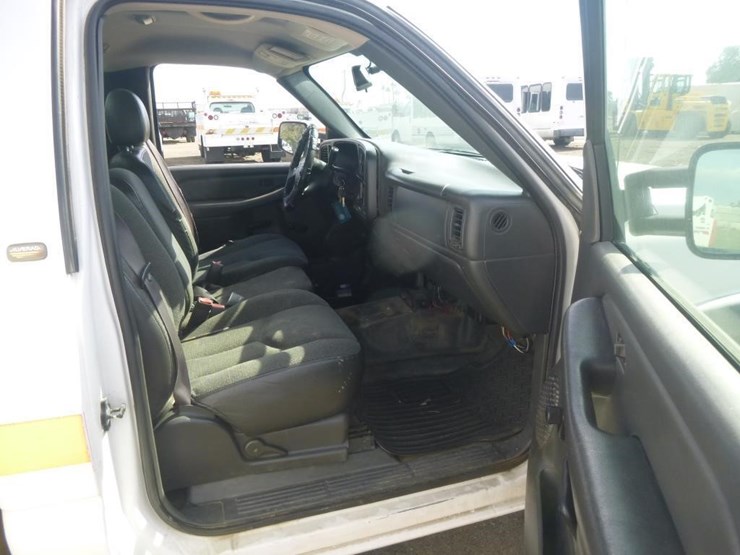 2003-chevrolet-2500-image-16