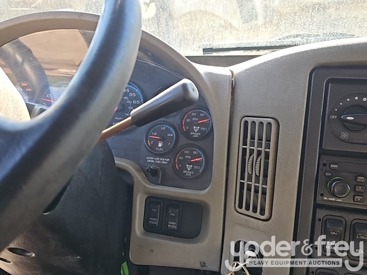 2008-international-7400-image-41
