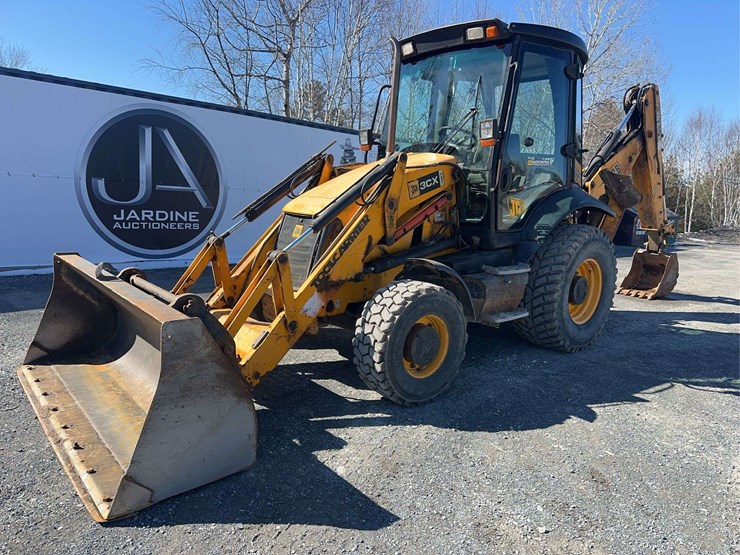 2012-jcb-3cx-image-1