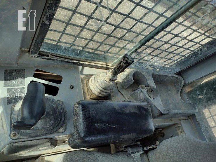 2005-deere-700h-xlt-image-9