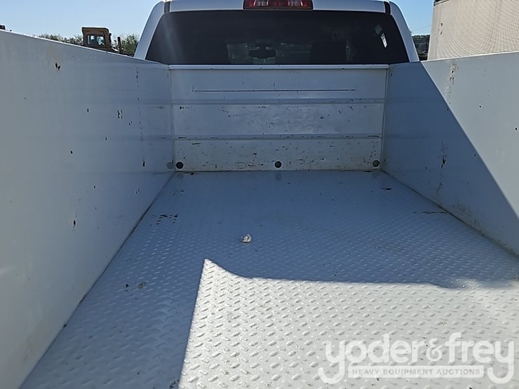 2016-chevrolet-silverado-3500hd-image-16