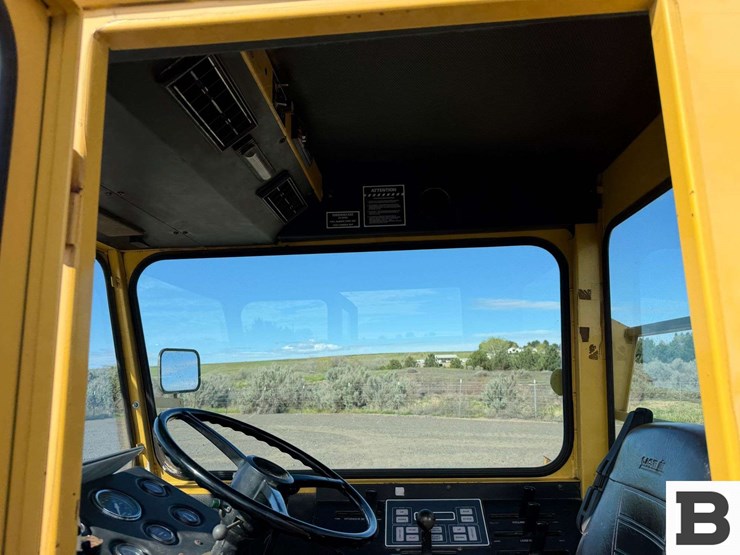 new-holland-1085-image-60