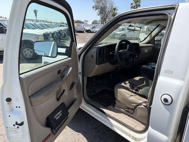 2004-chevrolet-silverado-2500hd-image-11