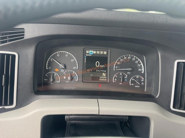 2020-freightliner-cascadia-113-image-50