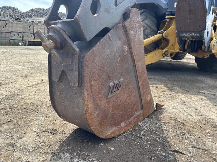2019-deere-310l-ep-image-17