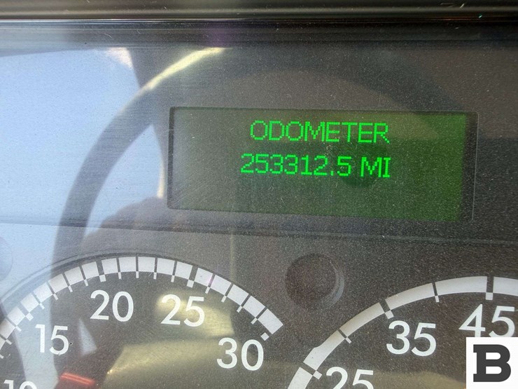 2016-freightliner-m2-bobtail-tractor-truck-image-51