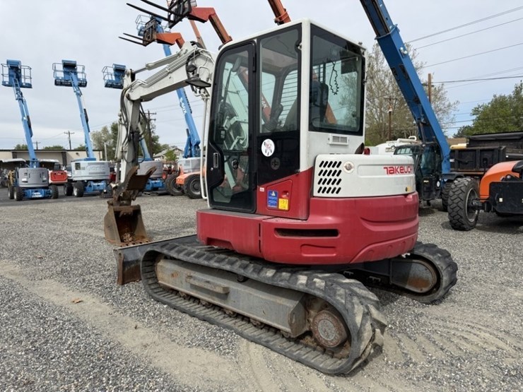 2016-takeuchi-tb280fr-image-6