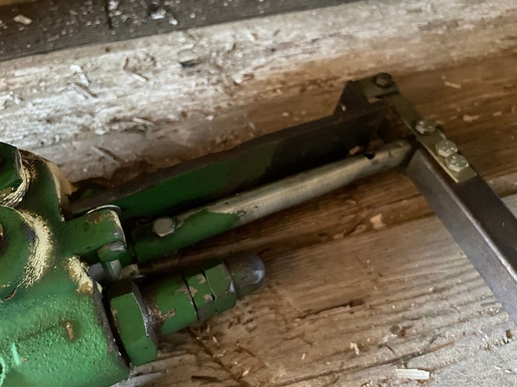 #10442-•-single-hydraulic-valve-image-7