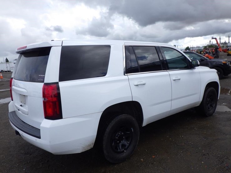 2019-chevrolet-tahoe-image-3