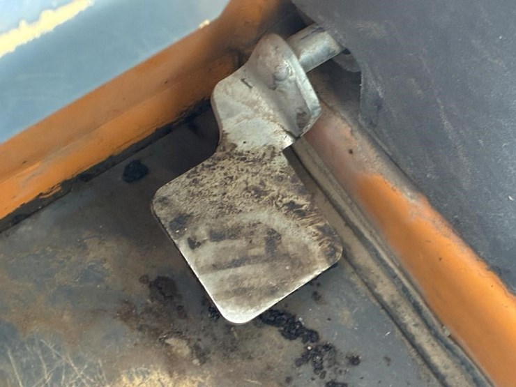 2011-mustang-2700v-image-26