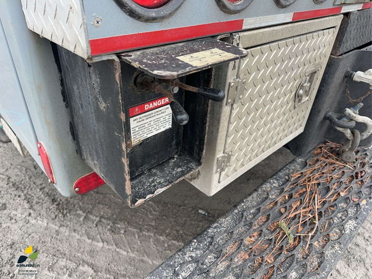 2006-international-7400-image-23