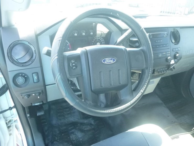 2011-ford-f550-image-19