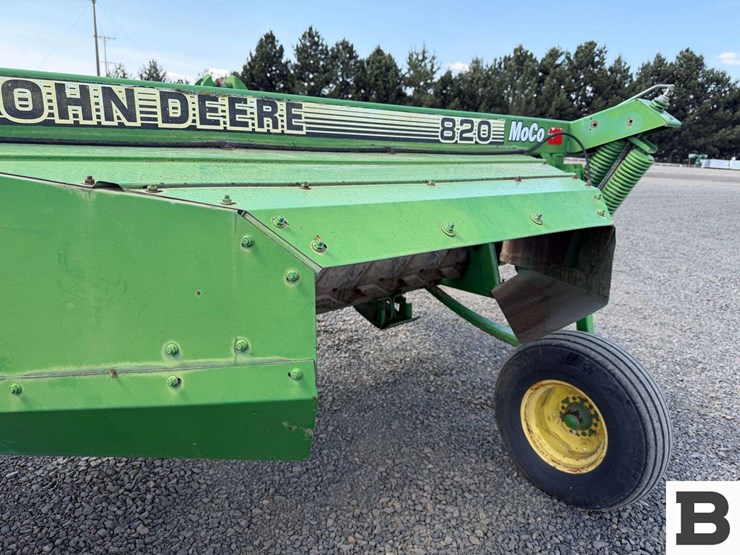 john-deere-820-image-25