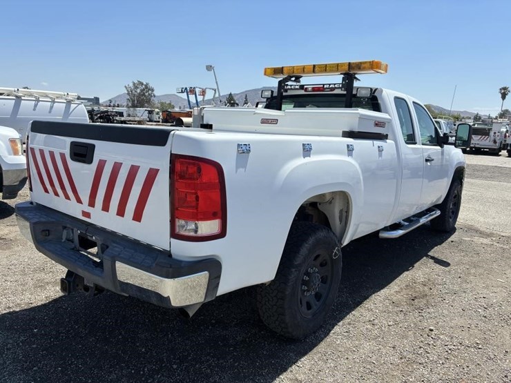 2012-gmc-sierra-3500-image-3