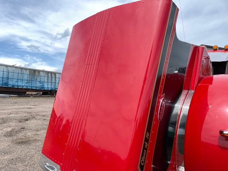 1976-peterbilt-359-image-86