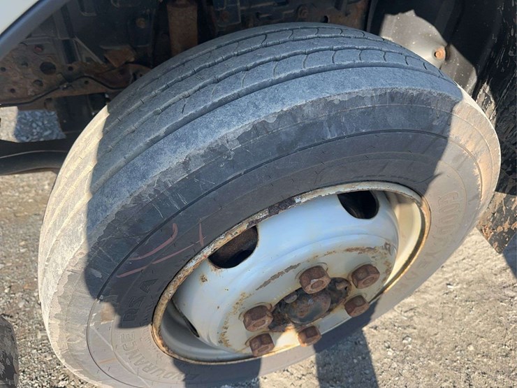 2020-hino-195-image-9