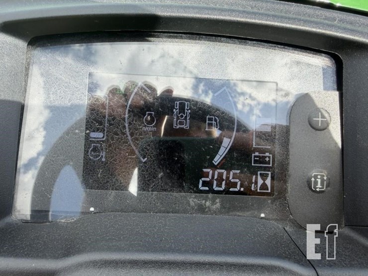 2022-john-deere-x730-image-19