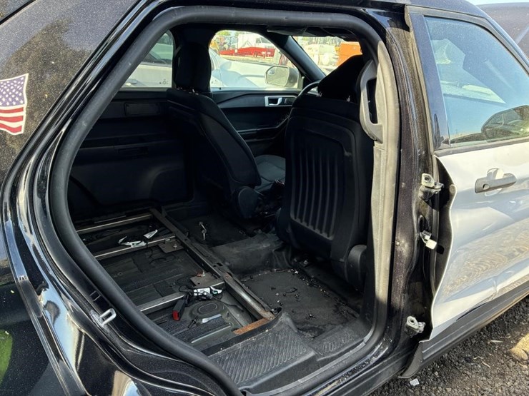 2020-ford-explorer-police-interceptor-image-15