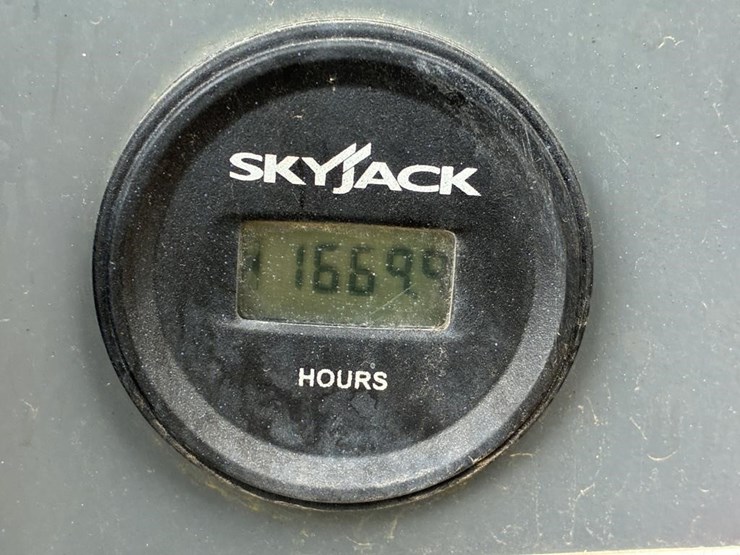 2019-skyjack-sj6826rt-image-15