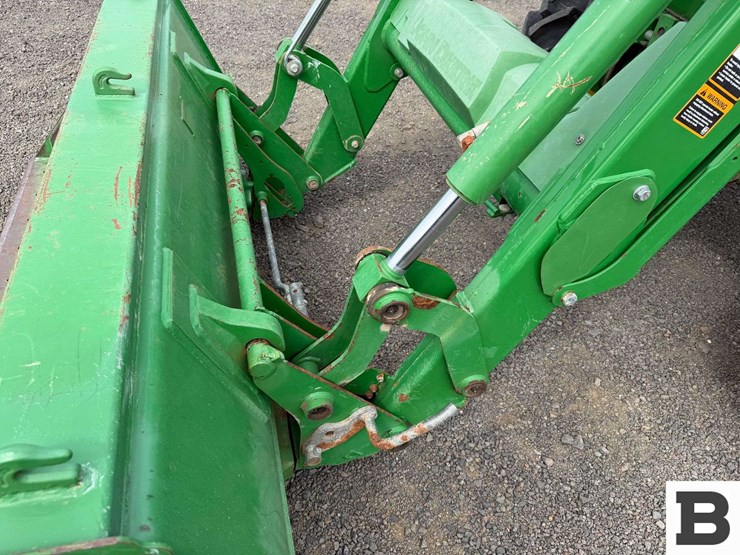 2015-john-deere-5075e-image-11