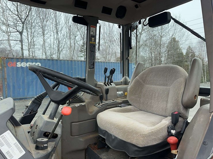 2001-kubota-m9000-image-24