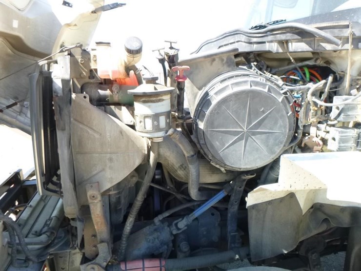 2009-international-7600-image-36