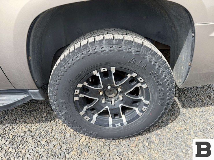 2007-chevrolet-suburban-1500-image-13