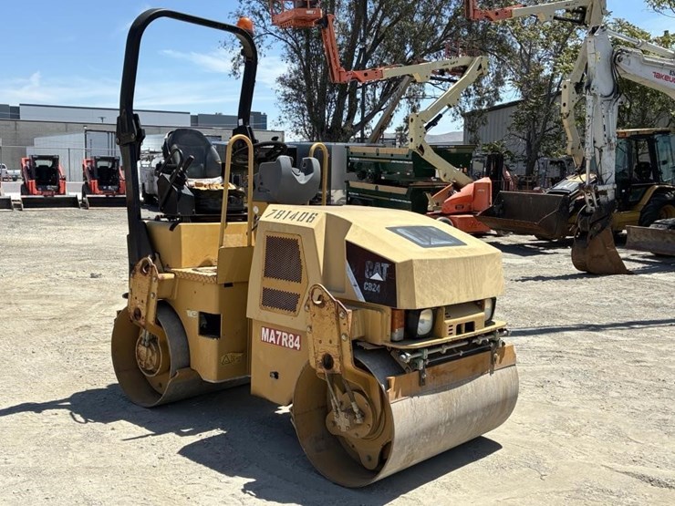 2009-caterpillar-cb24-image-2