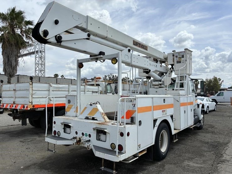 2005-international-durastar-4400-image-3