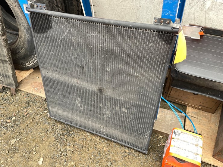 #10372-•-ac-condenser-off-of-a-salvage-truck-image-1