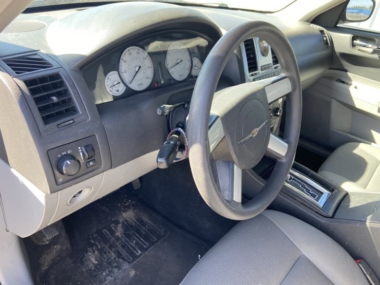 2006-chrysler-300-sedan-image-21