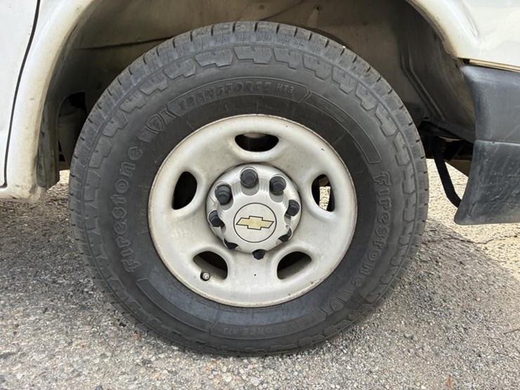 2012-chevrolet-express-2500-image-5