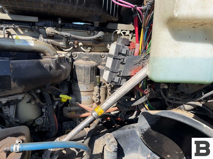 2012-freightliner-coronado-sd-tractor-truck-image-52