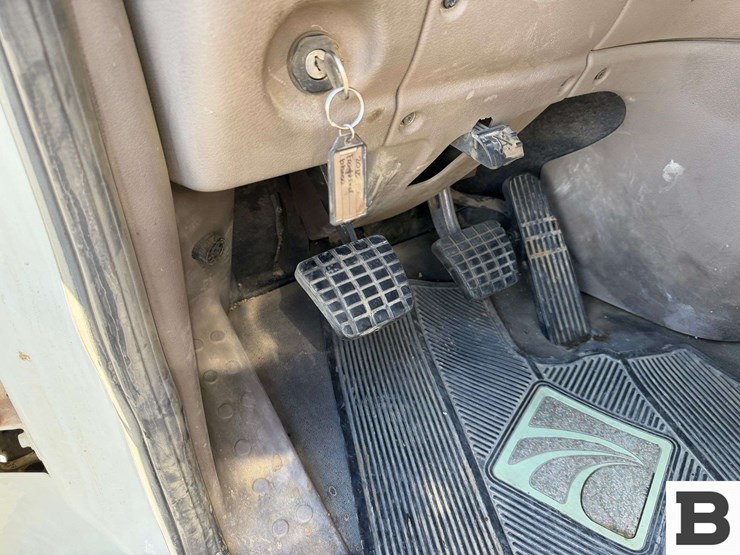 2012-freightliner-cascadia-125-image-61