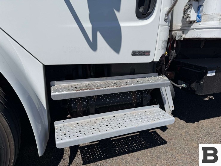 2009-freightliner-m2-box-van-truck-image-12